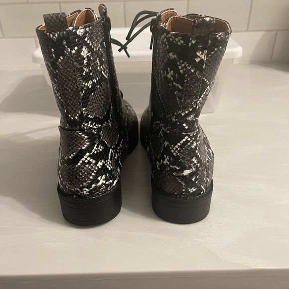 Coconuts by Matisse Finch Snake Print Combat Boots Size 8 - Picture 4 of 5